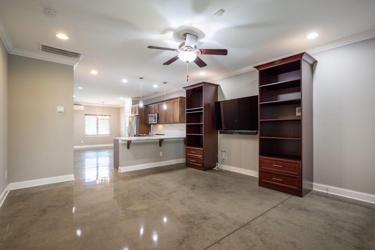 3111 Saint Elmo Ave - Photo 7 of 33