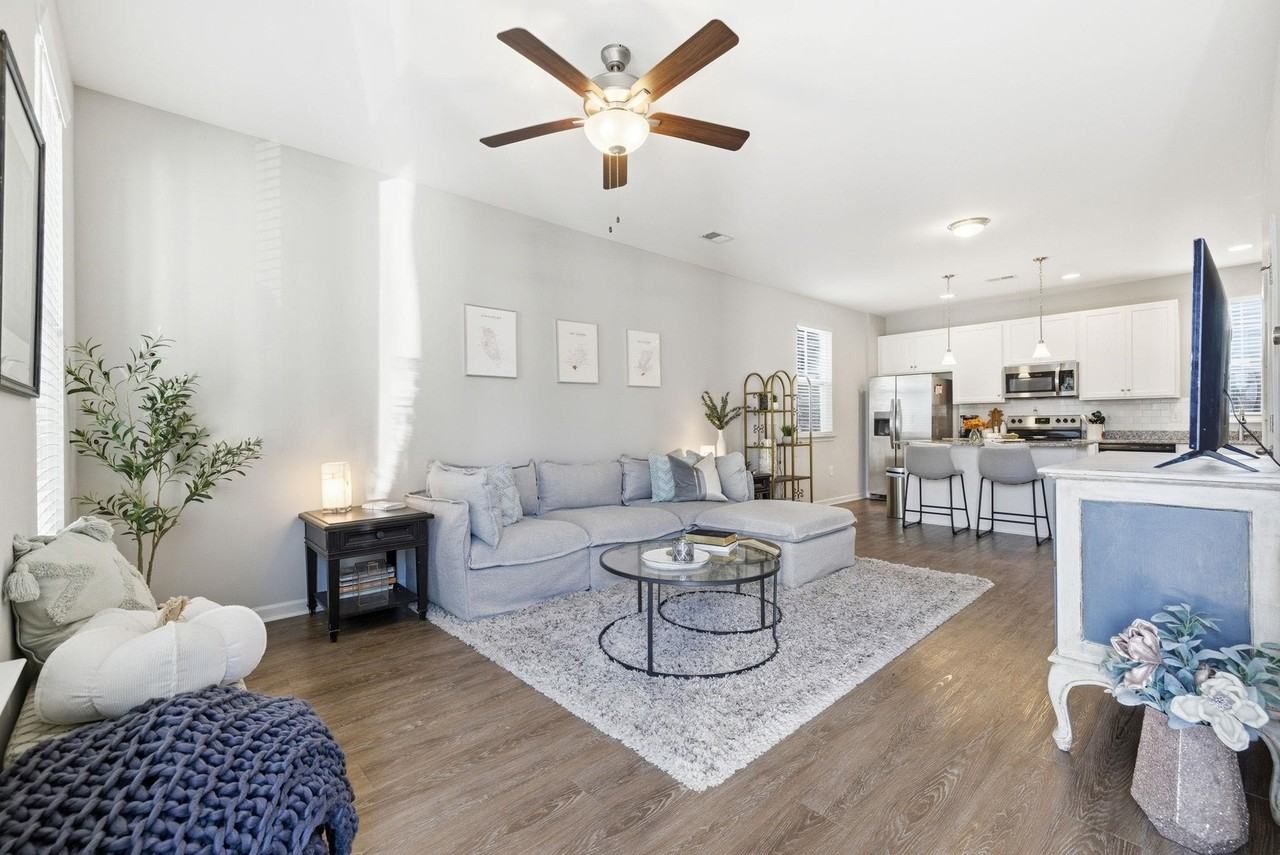 3557 Bristol Ln - Photo 3 of 12