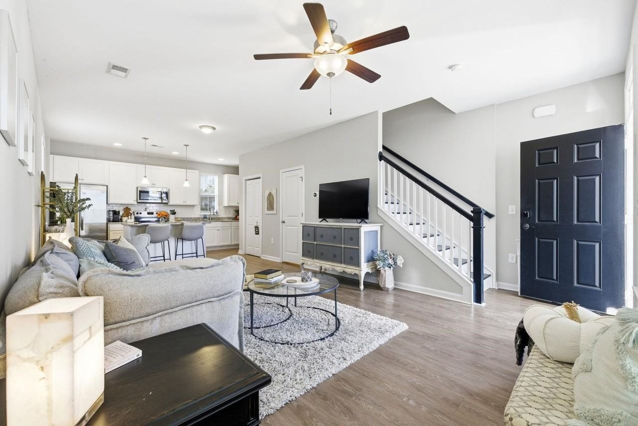 3557 Bristol Ln - Photo 4 of 12