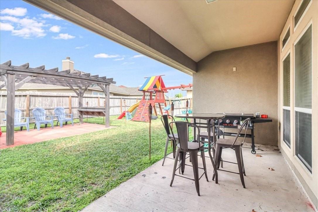 3939 Amadas Dr - Photo 5 of 40