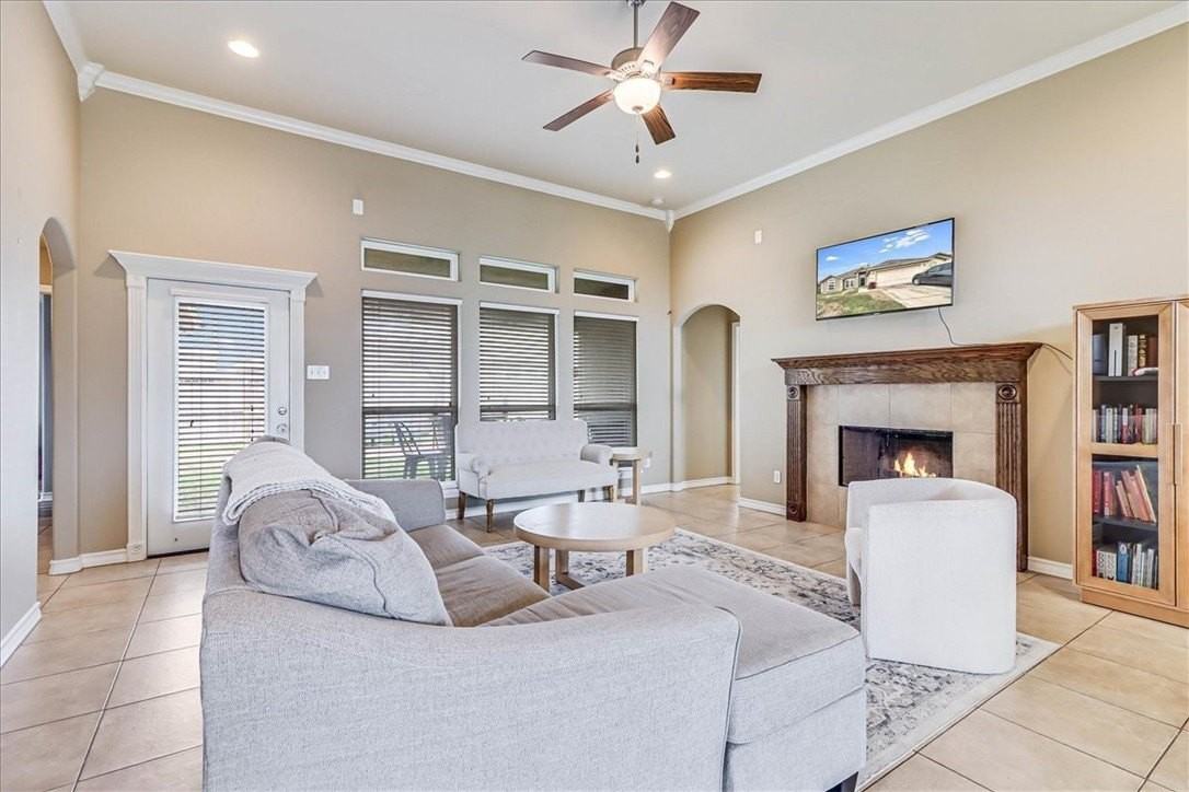 3939 Amadas Dr - Photo 6 of 40