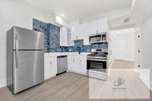 featured image of 944 N Damen Ave #2R