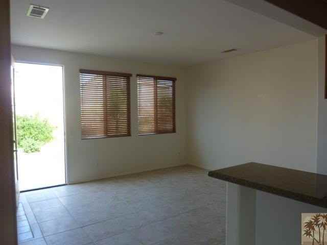 37185 Wakefield St - Photo 3 of 8