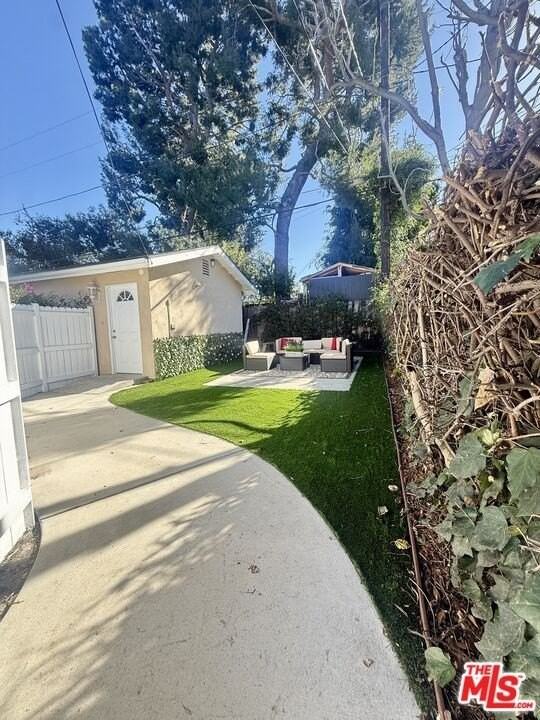 18002 Collins St - Photo 2 of 14