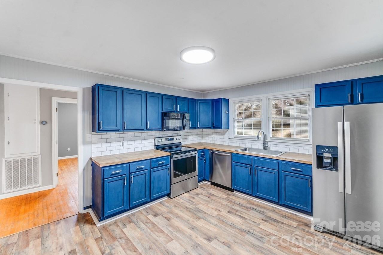 909 Marion St - Photo 3 of 23