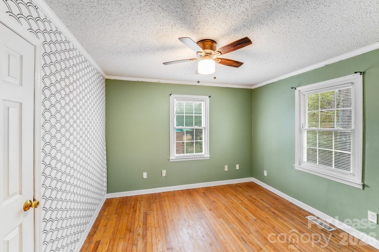 909 Marion St - Photo 5 of 23