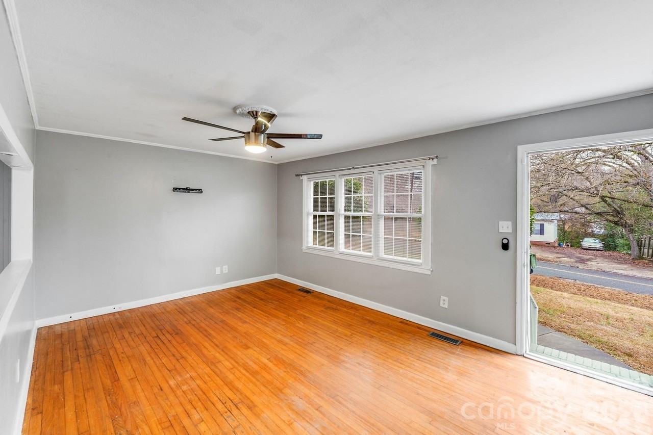 909 Marion St - Photo 7 of 23