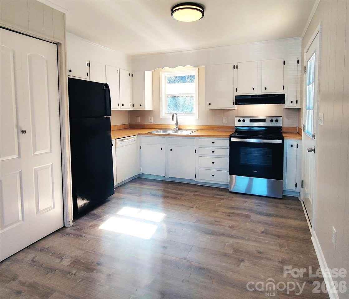 5349 Hemby Rd Unit B #B - Photo 3 of 16