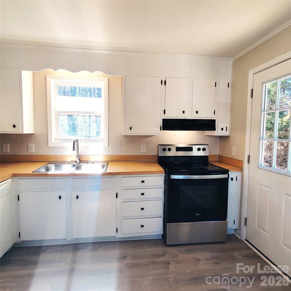 5349 Hemby Rd Unit B #B - Photo 4 of 16