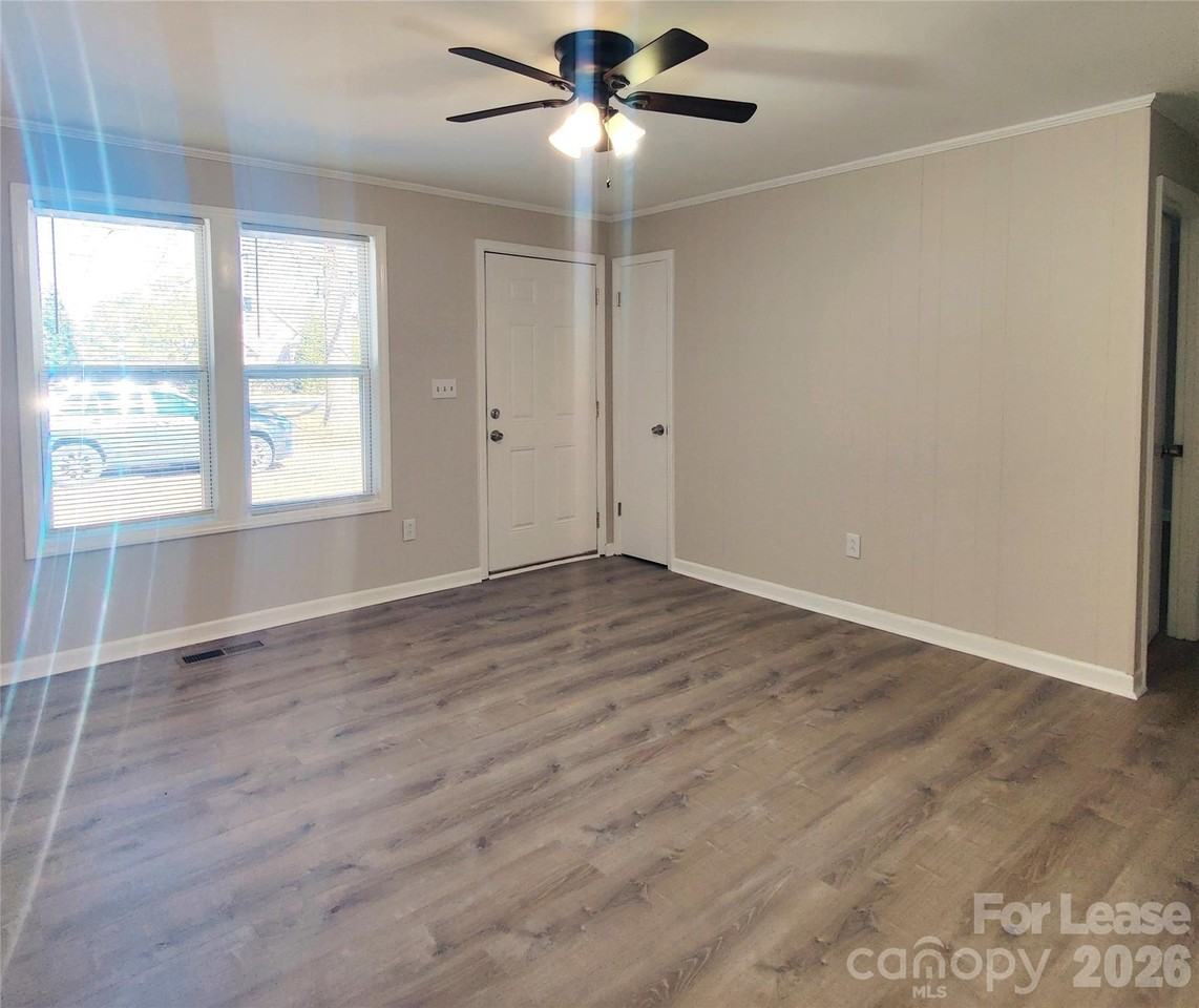 5349 Hemby Rd Unit B #B - Photo 7 of 16