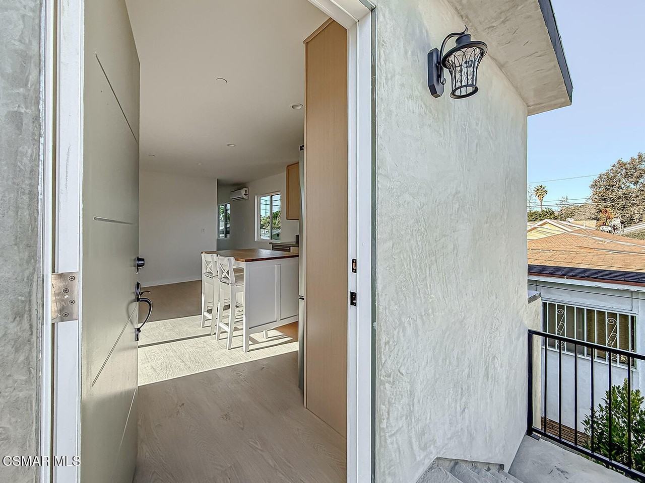 2617 Veteran Avenue - Photo 4 of 23