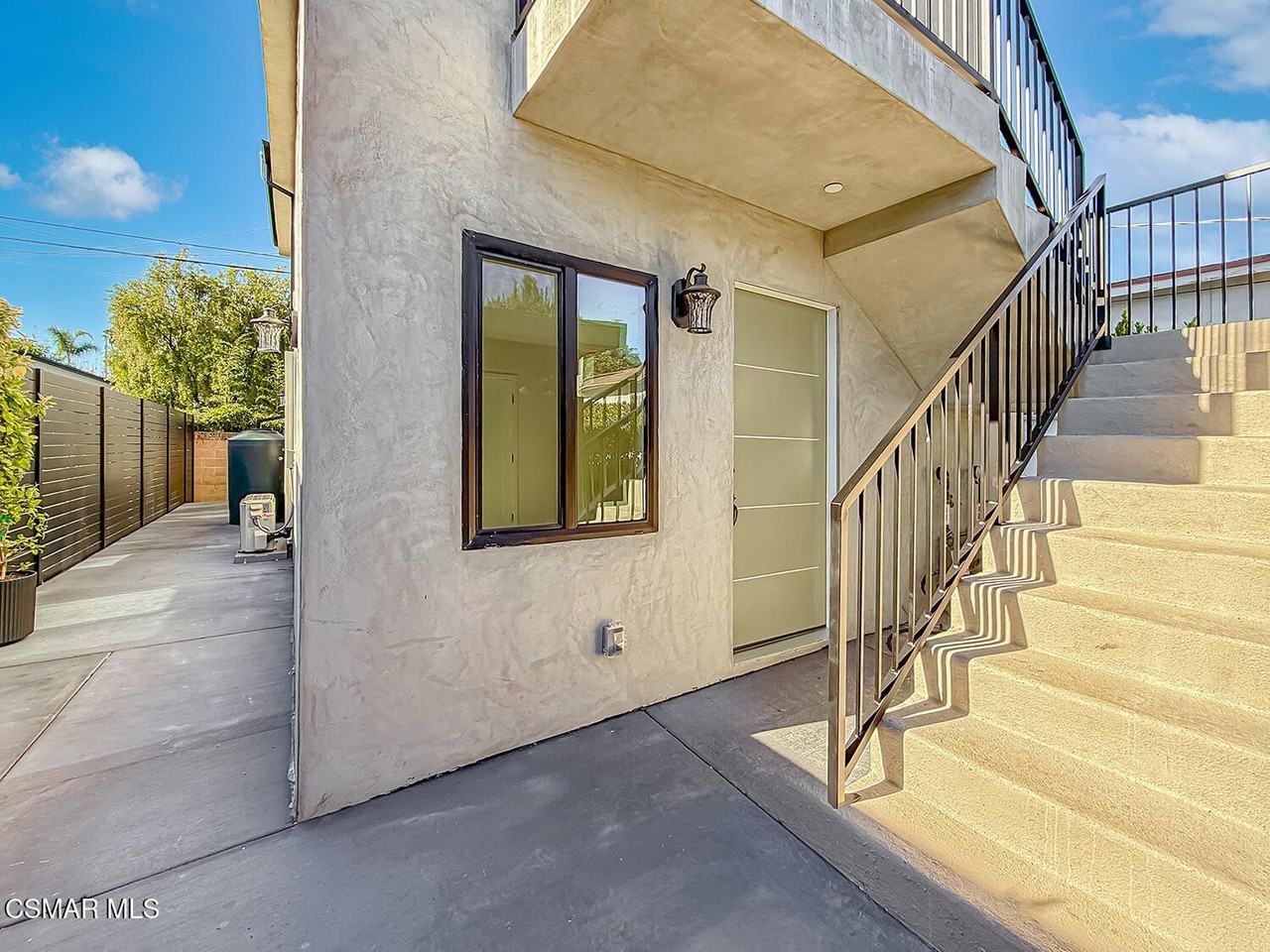 2619 Veteran Avenue - Photo 3 of 26