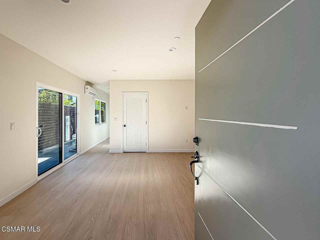 2619 Veteran Avenue - Photo 4 of 26