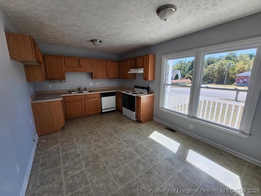 3550 Lubbock Dr - Photo 3 of 10