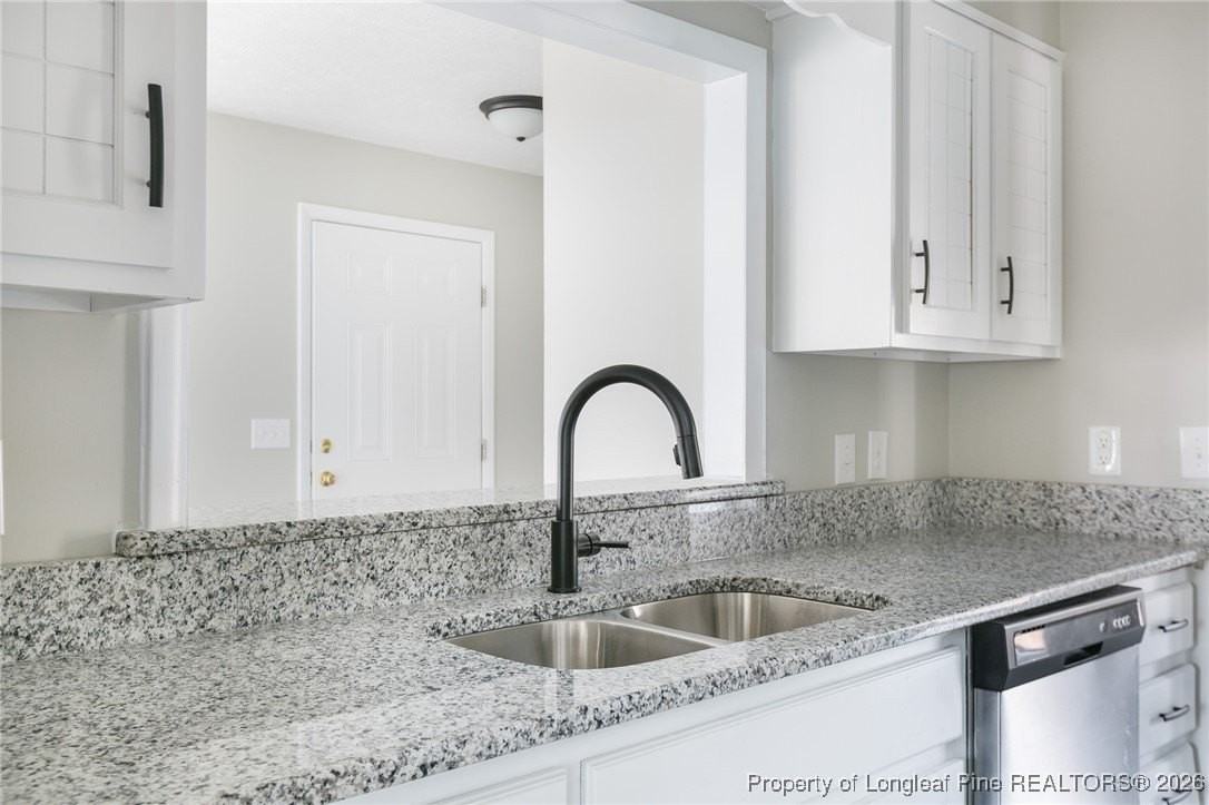 7128 Old Castle Dr - Photo 7 of 15