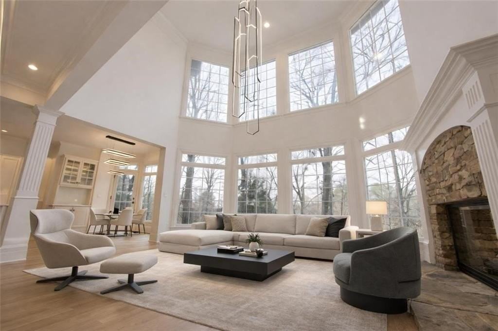 1430 Hillcrest Hts - Photo 2 of 44