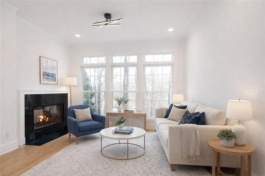 1430 Hillcrest Hts - Photo 5 of 44