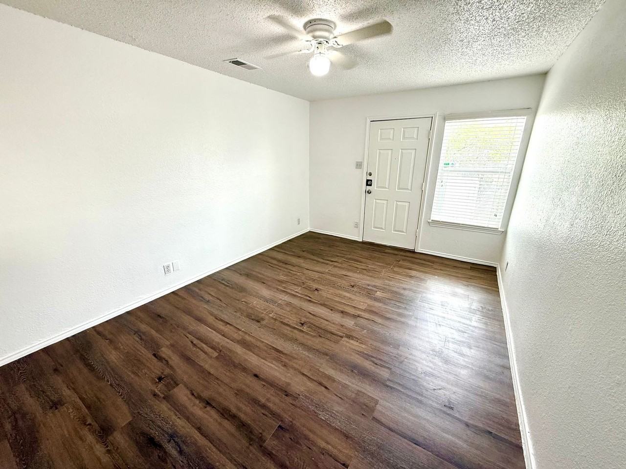 TX-353 Loop & Briggs Ave #201 - Photo 3 of 20