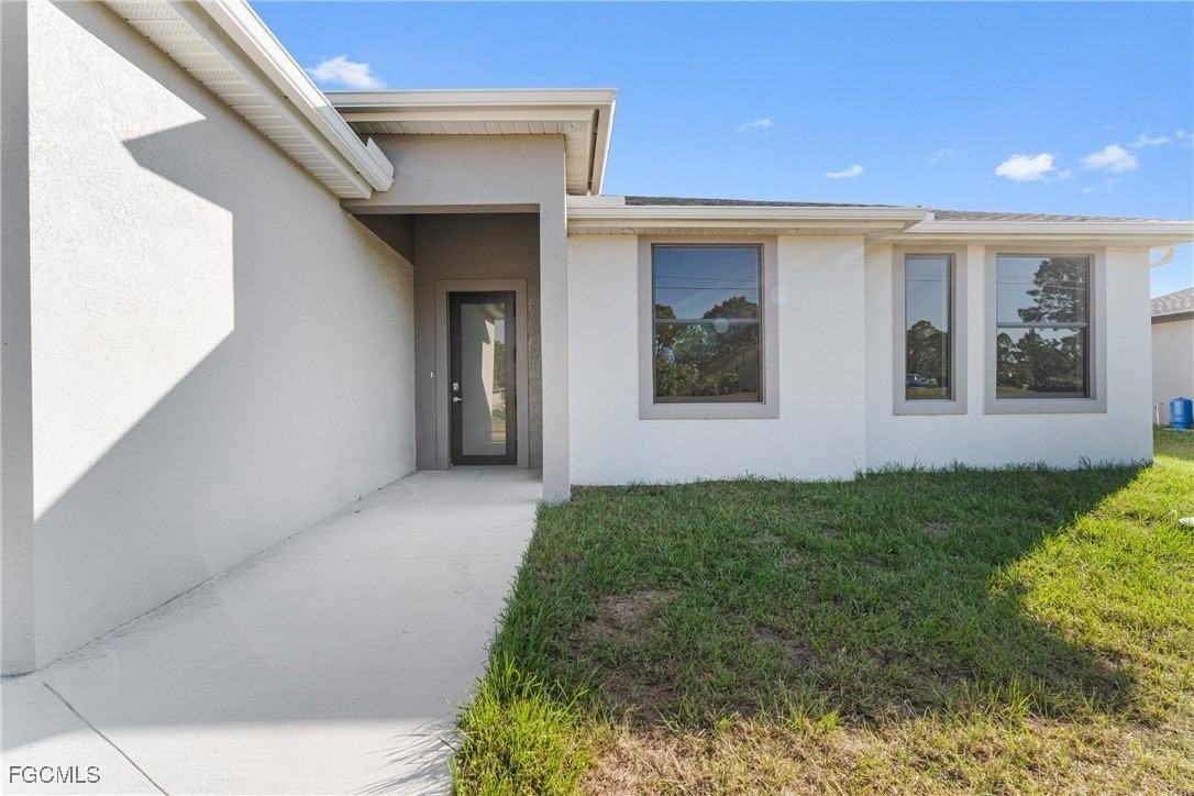 1134 Cumming St E - Photo 4 of 33