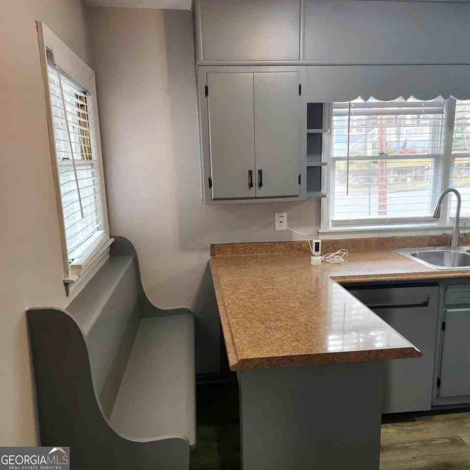 1049 Ormewood Ave Se - Photo 7 of 30