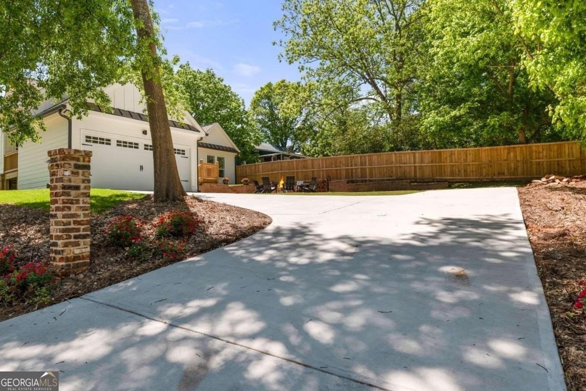 5602 Pine St - Photo 4 of 50