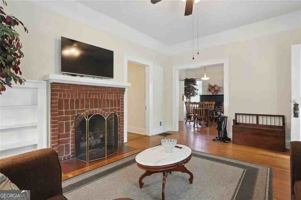 203 Winter Ave Ne - Photo 4 of 26