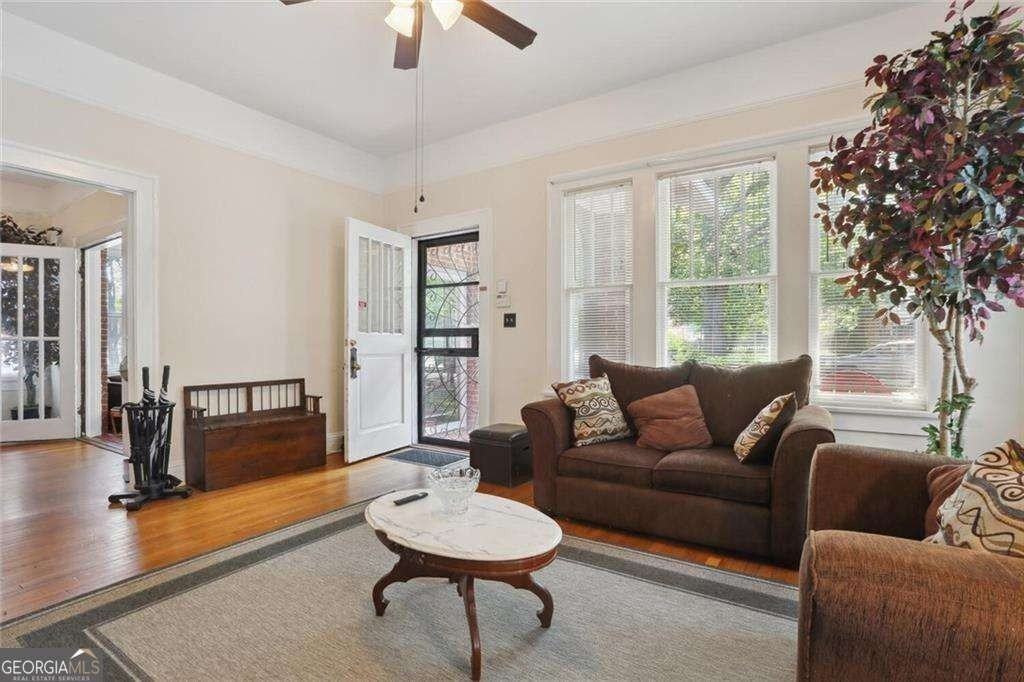 203 Winter Ave Ne - Photo 5 of 26