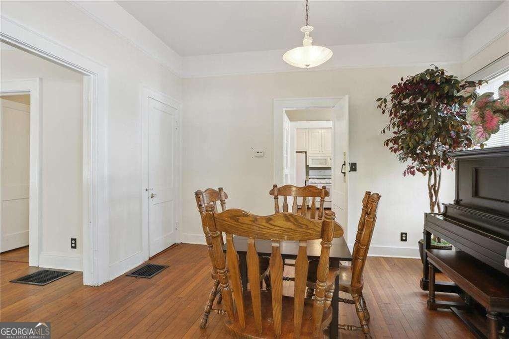 203 Winter Ave Ne - Photo 6 of 26