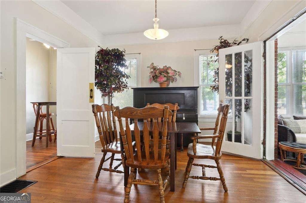 203 Winter Ave Ne - Photo 7 of 26