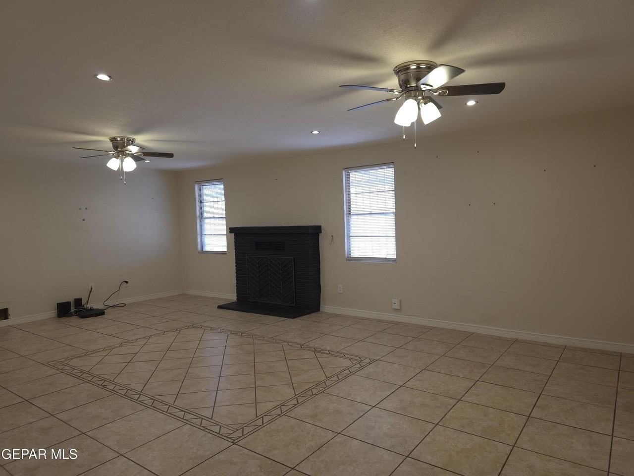 7332 N Loop Dr - Photo 5 of 19