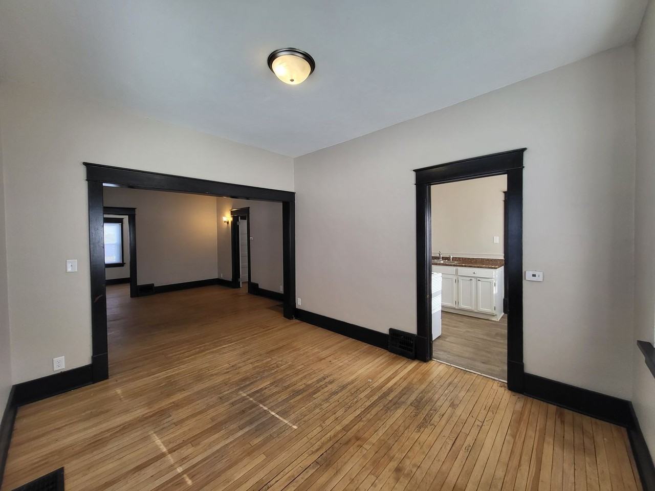 315 E 24th St - Photo 3 of 20