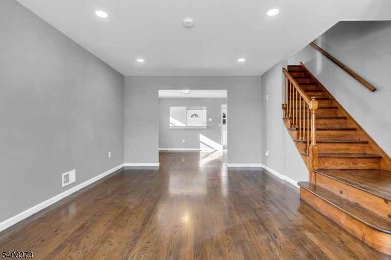 415 Highland Pl - Photo 3 of 32