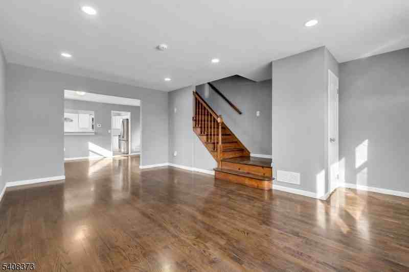 415 Highland Pl - Photo 7 of 32