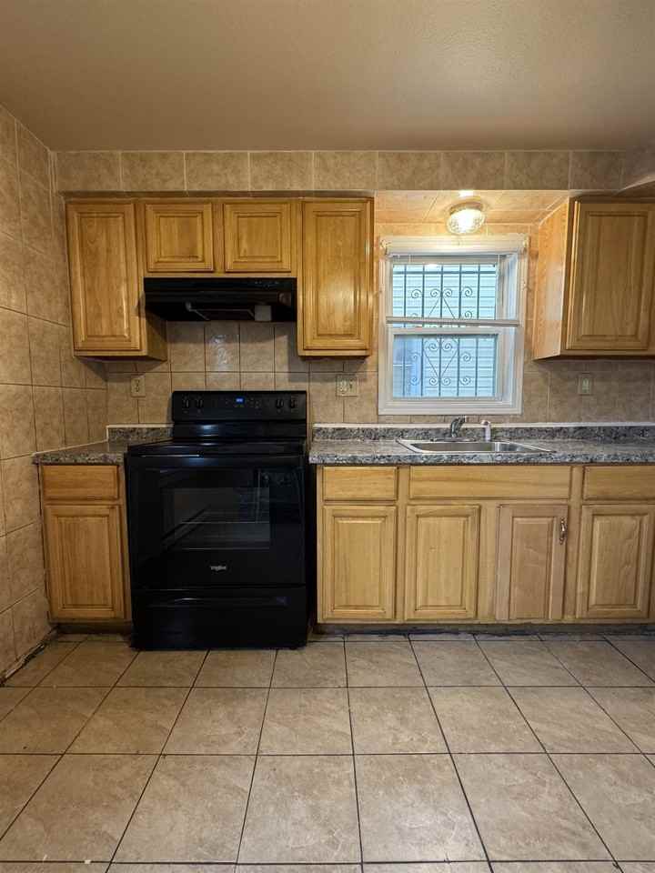 391 Pacific Ave - Photo 3 of 14