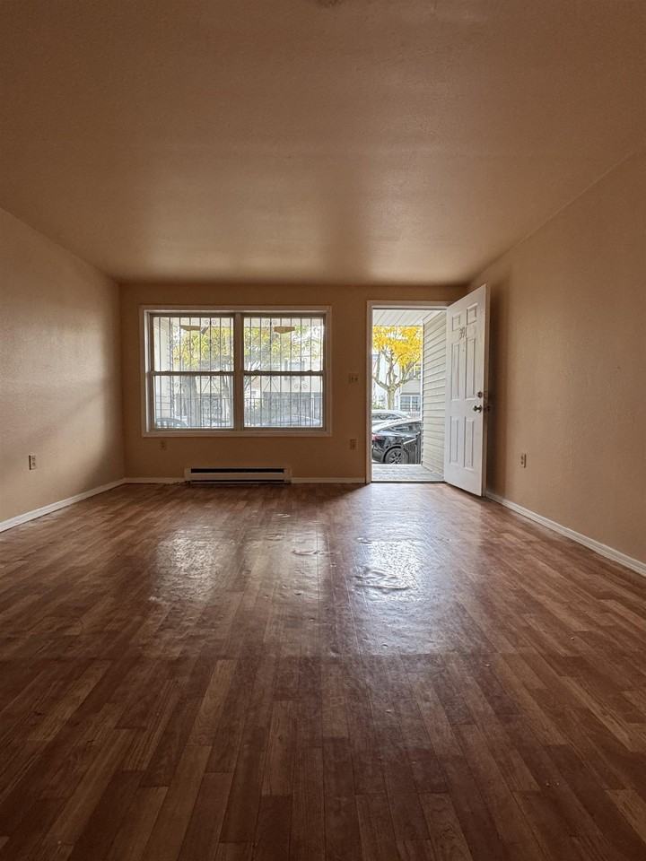 391 Pacific Ave - Photo 5 of 14