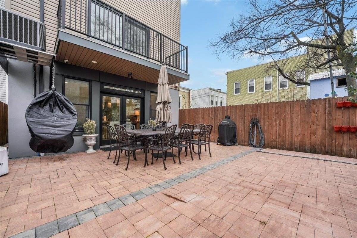 22 Poplar St #1 - Photo 7 of 34