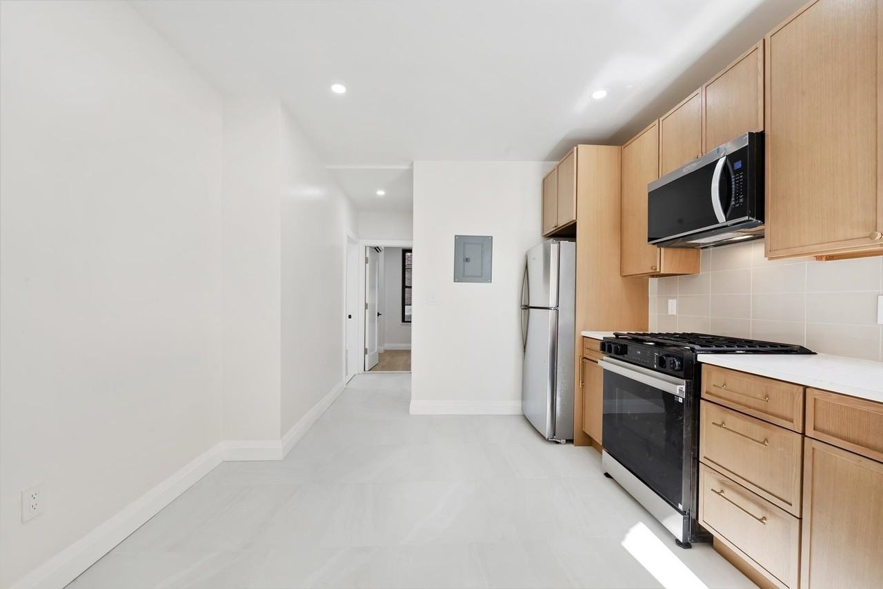 346 Liberty Ave #3 - Photo 3 of 13