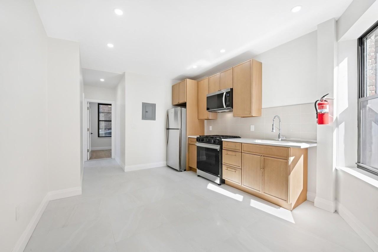 346 Liberty Ave #3 - Photo 4 of 13