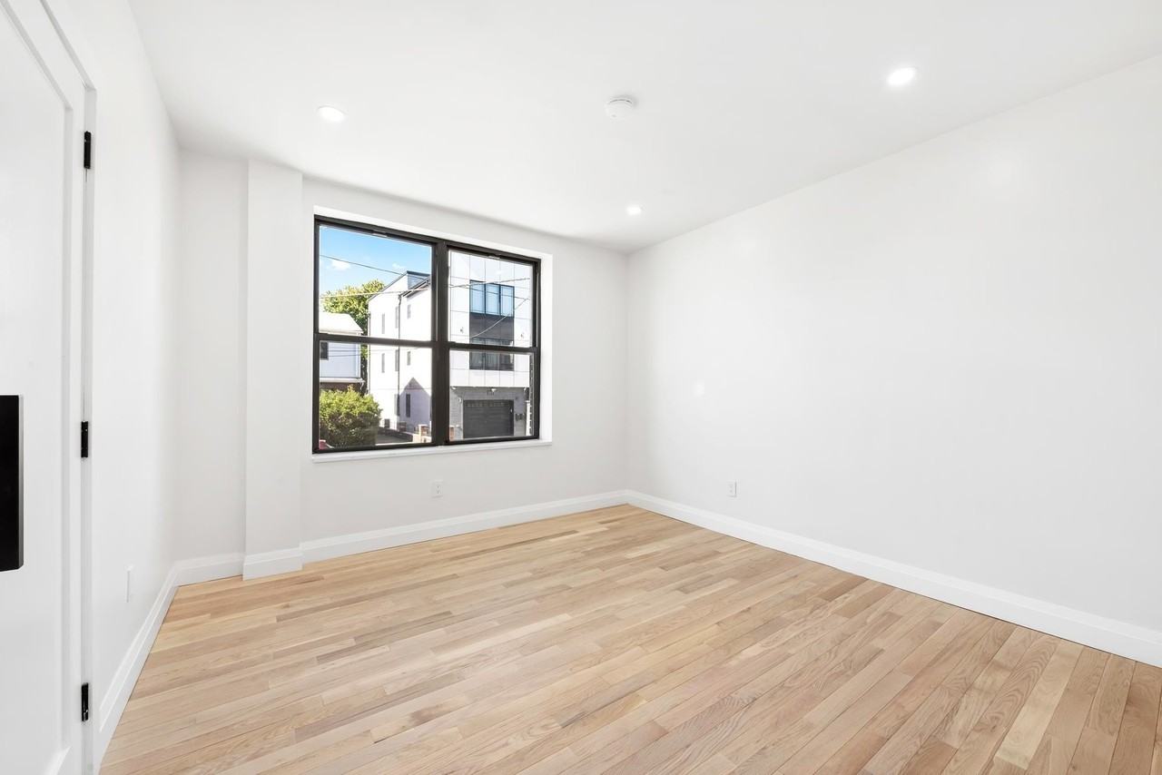 346 Liberty Ave #3 - Photo 6 of 13