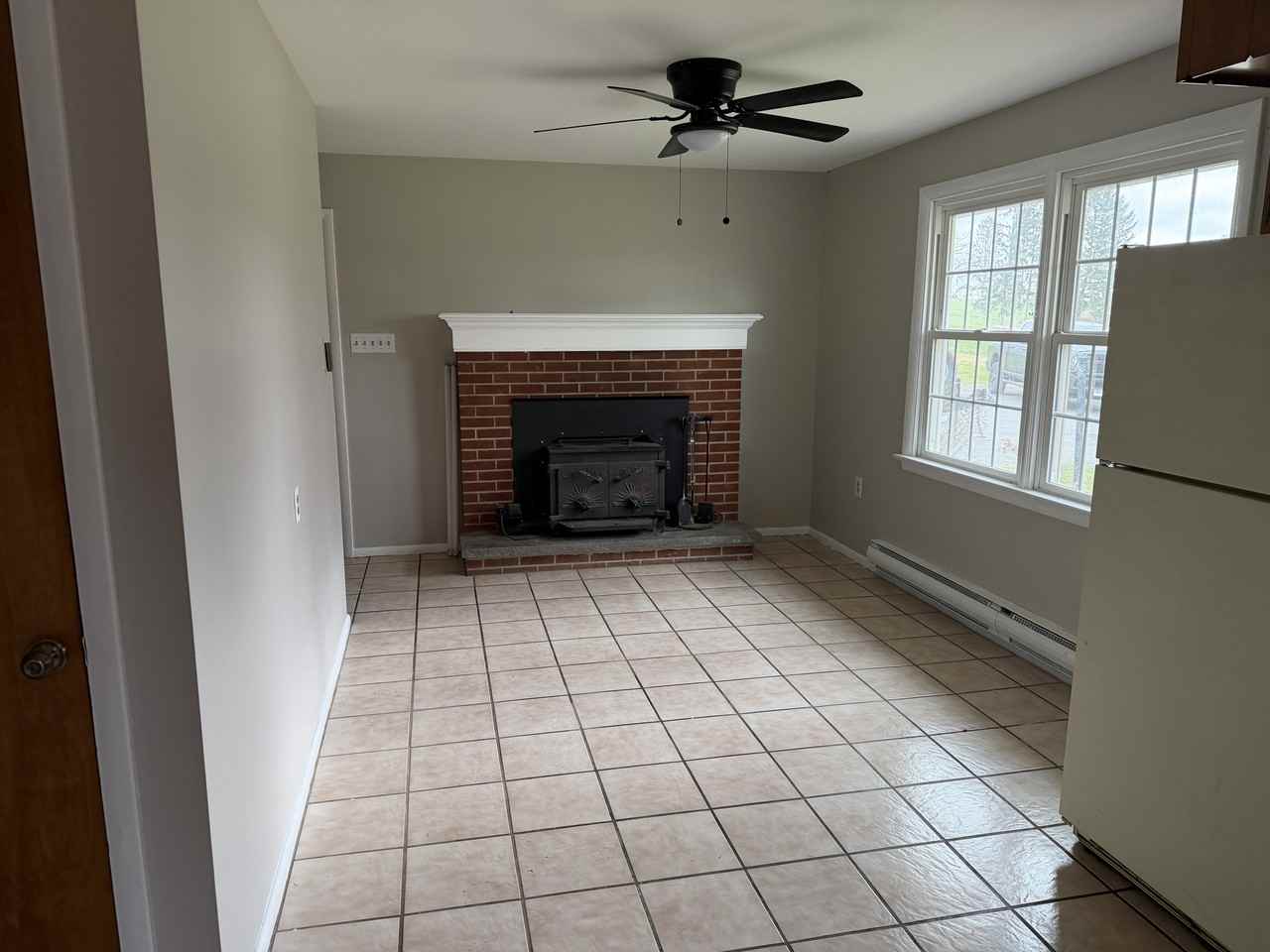 152 Penn St #1 - Photo 4 of 16