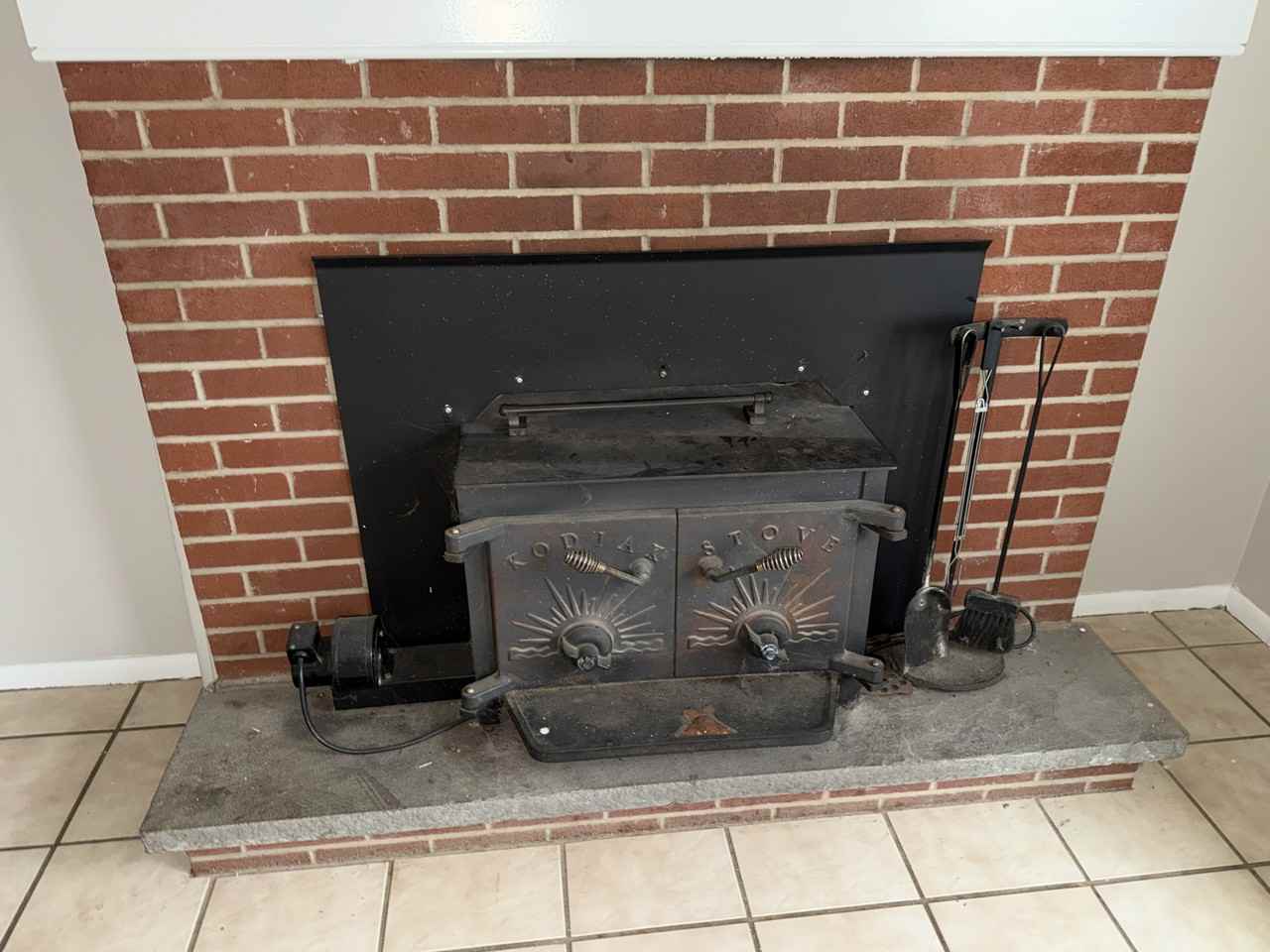 152 Penn St #1 - Photo 5 of 16