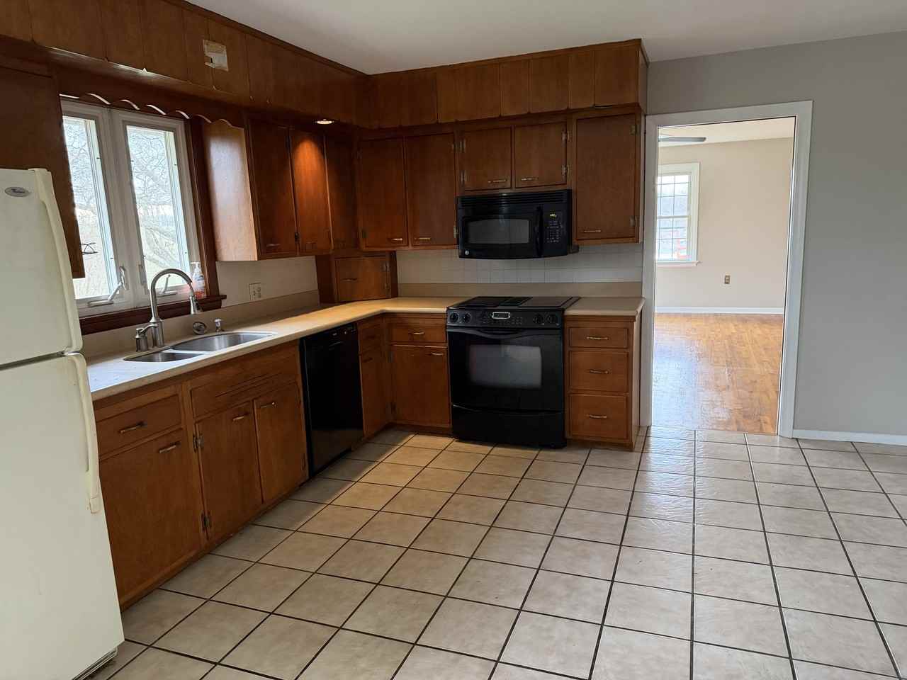 152 Penn St #1 - Photo 6 of 16