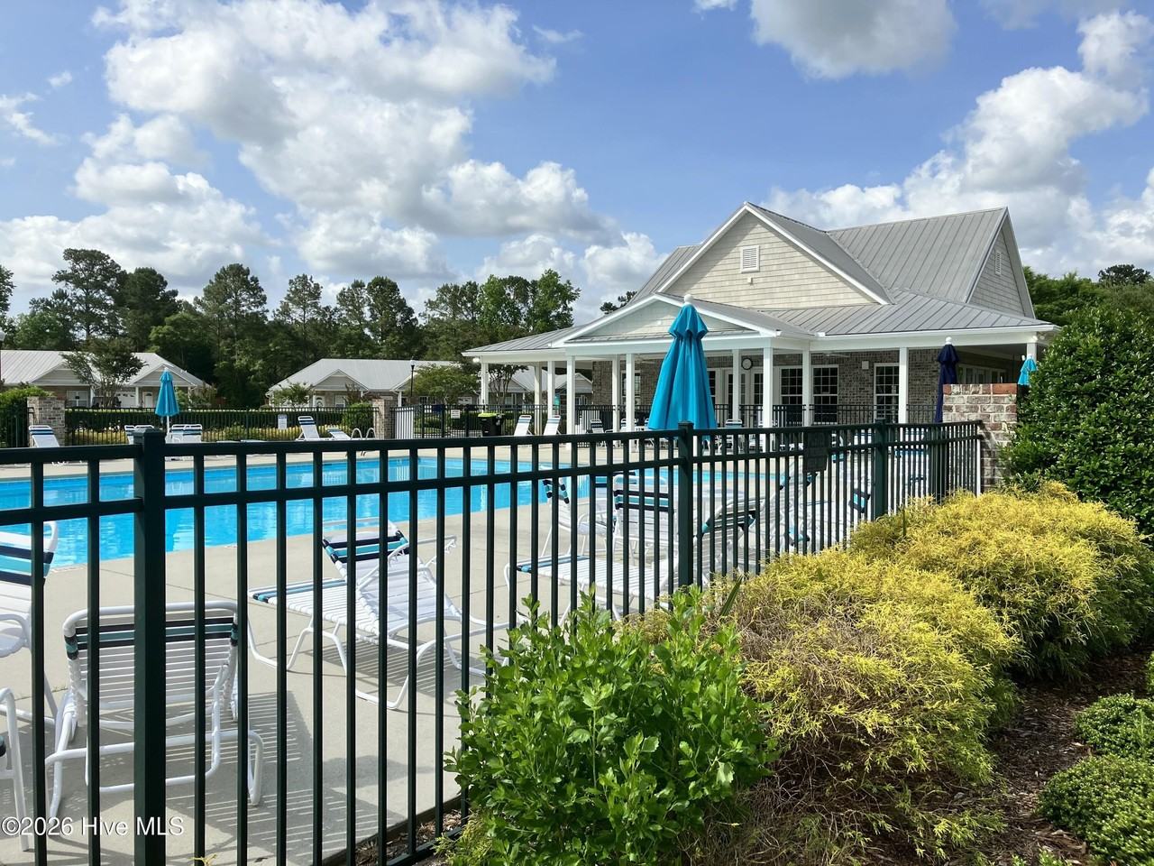 8372 Paramount Pt - Photo 4 of 35