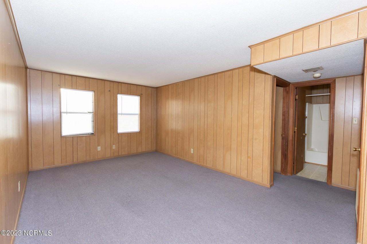 106 Ravenwood Dr Apt C #C - Photo 3 of 18