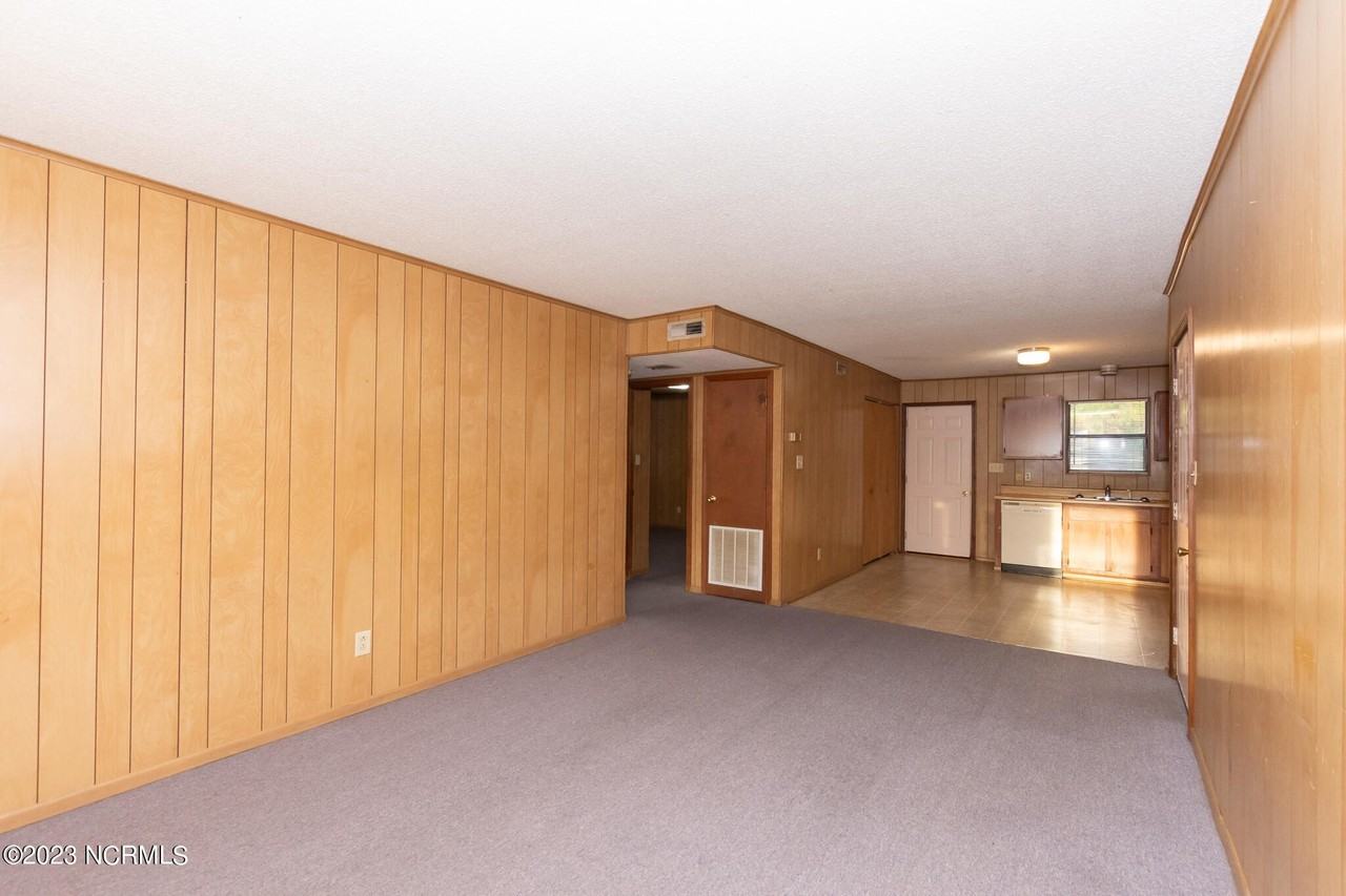 106 Ravenwood Dr Apt C #C - Photo 4 of 18