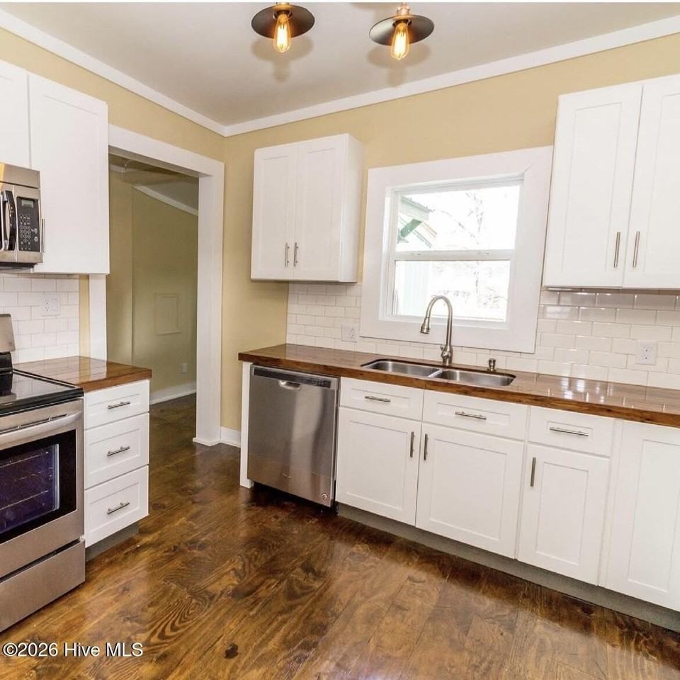 1205 Grace St - Photo 3 of 6