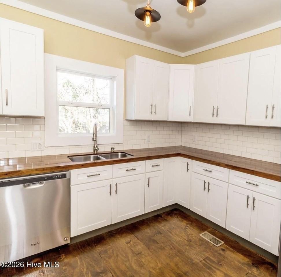 1205 Grace St - Photo 4 of 6