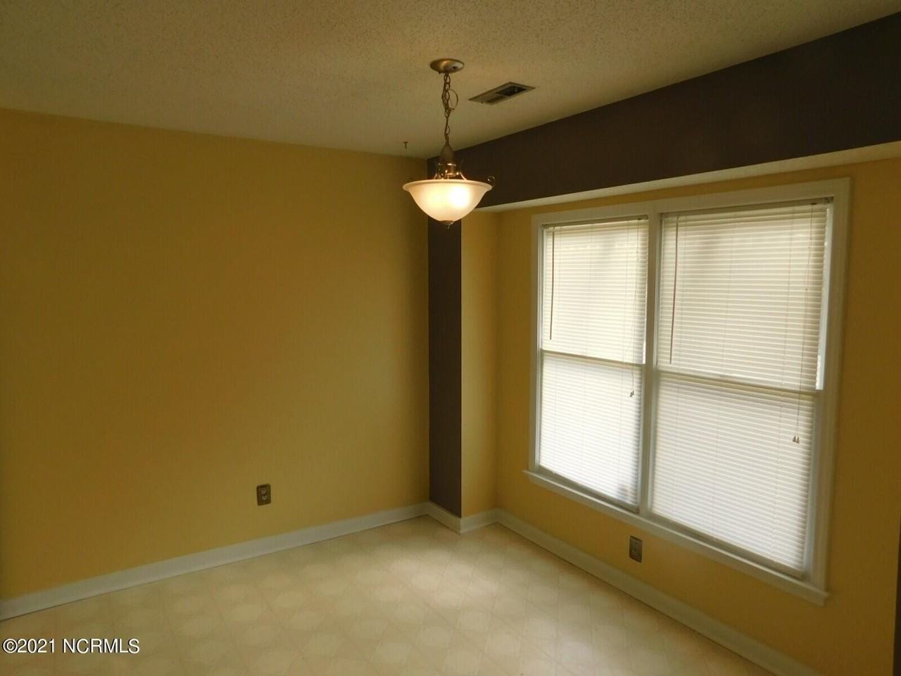 372 Lee Dr - Photo 5 of 14