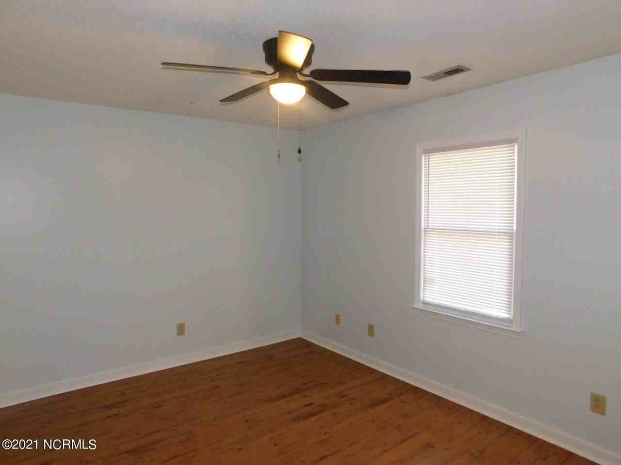 372 Lee Dr - Photo 6 of 14