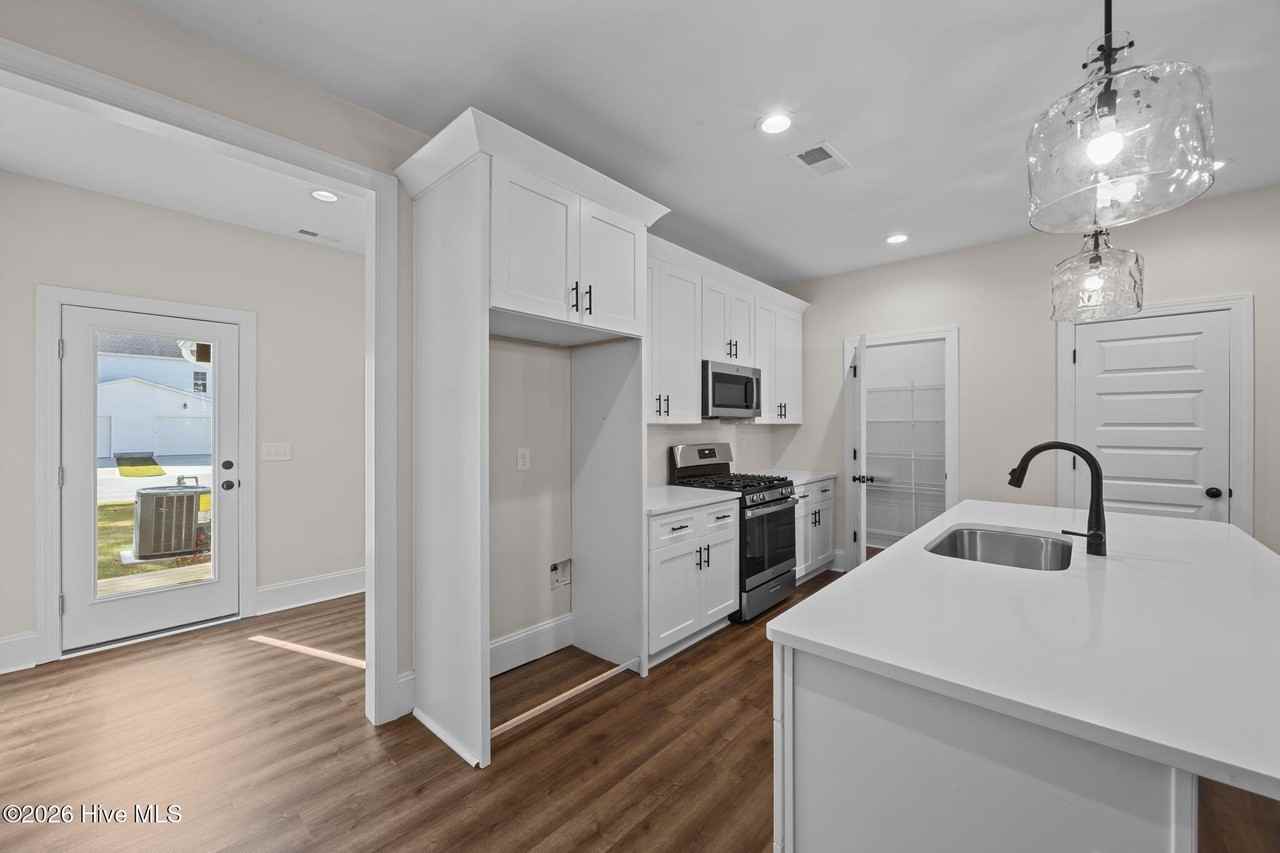 3903 Harkers Way - Photo 6 of 31